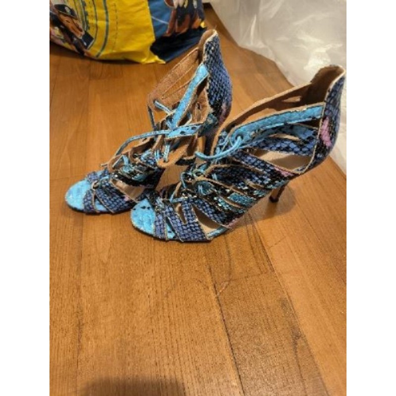 Sandale bleue croco. Texto T39