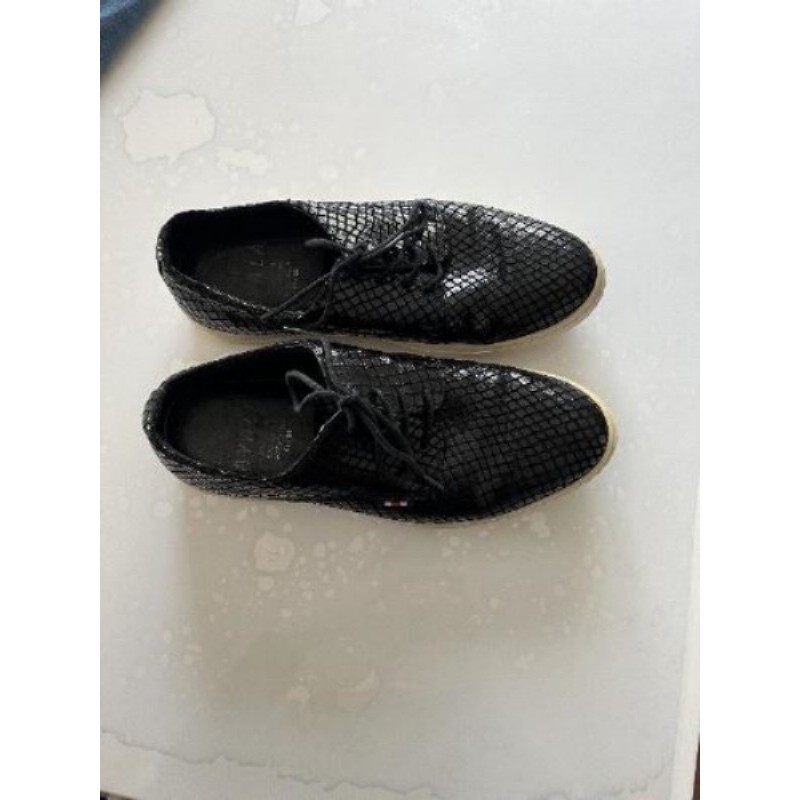 DERBY COLORIS NOIR POINTURE 40