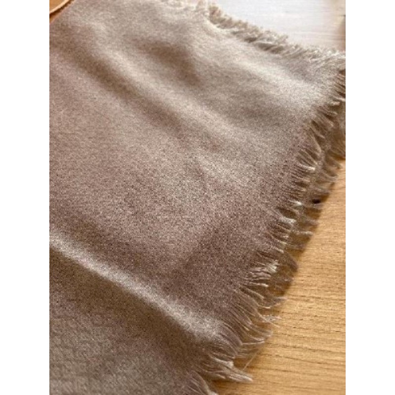 Écharpe beige douce 