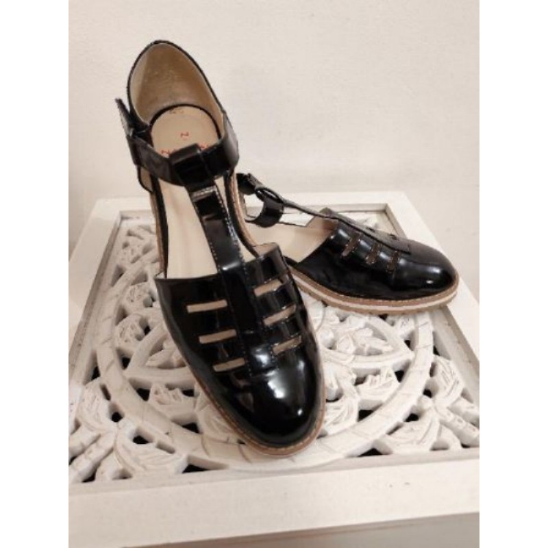 Chaussures plates ouvertes verni noir Naf Naf      38 