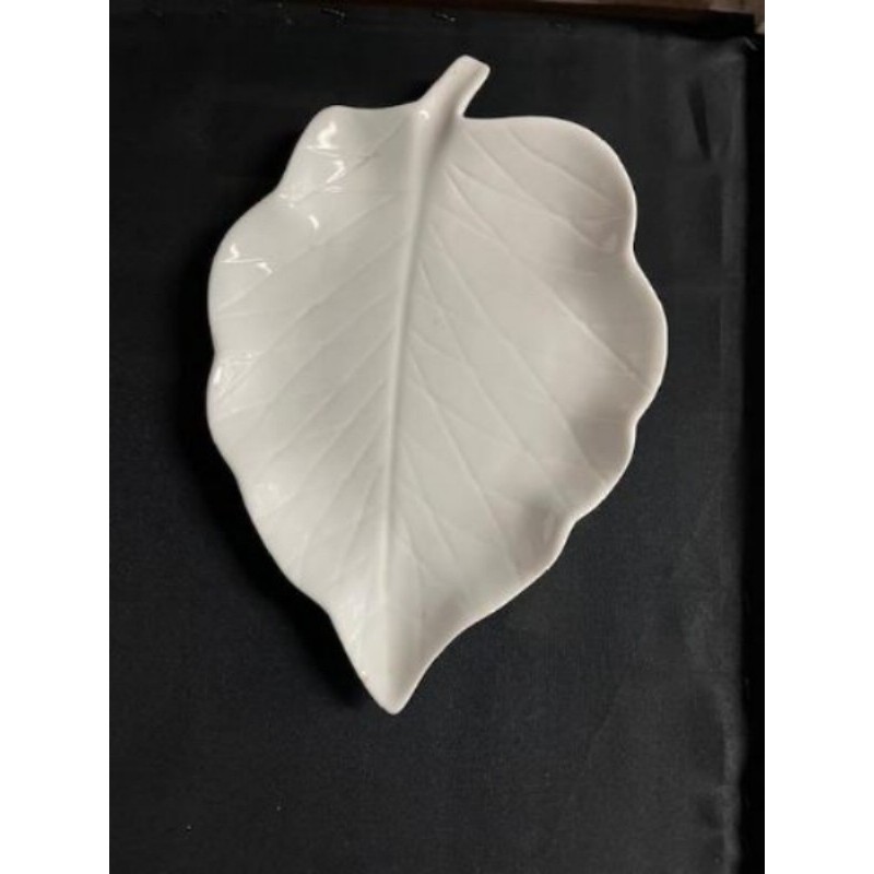 plat en forme de feuille 