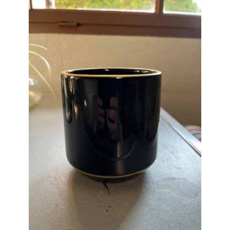 pot noir bordé or