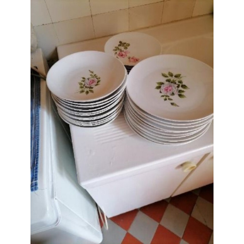 Assiettes plates creuses et desserts le lot 33 assiettes