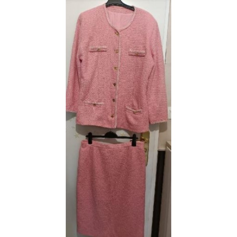 Tailleur rose (veste manche longue et jupe, bouton doré) - Taille 44/46
