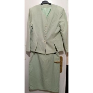 Tailleur vert pistache...