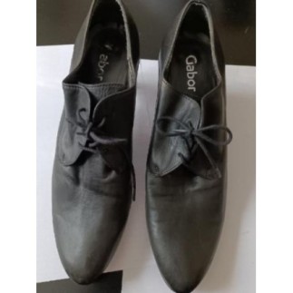 Chaussure noir en cuir avec...