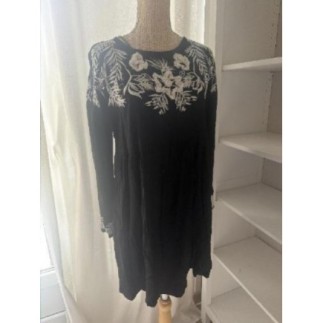 Robe Zara brodée taille M 