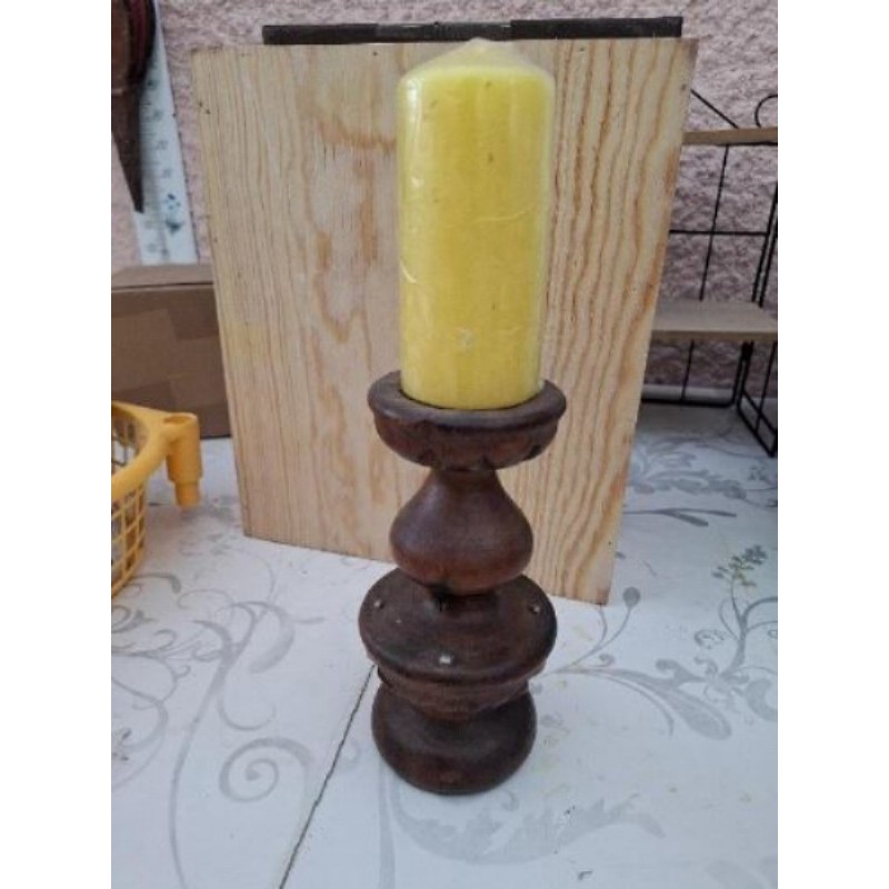 Le bougeoir et sa bougie 