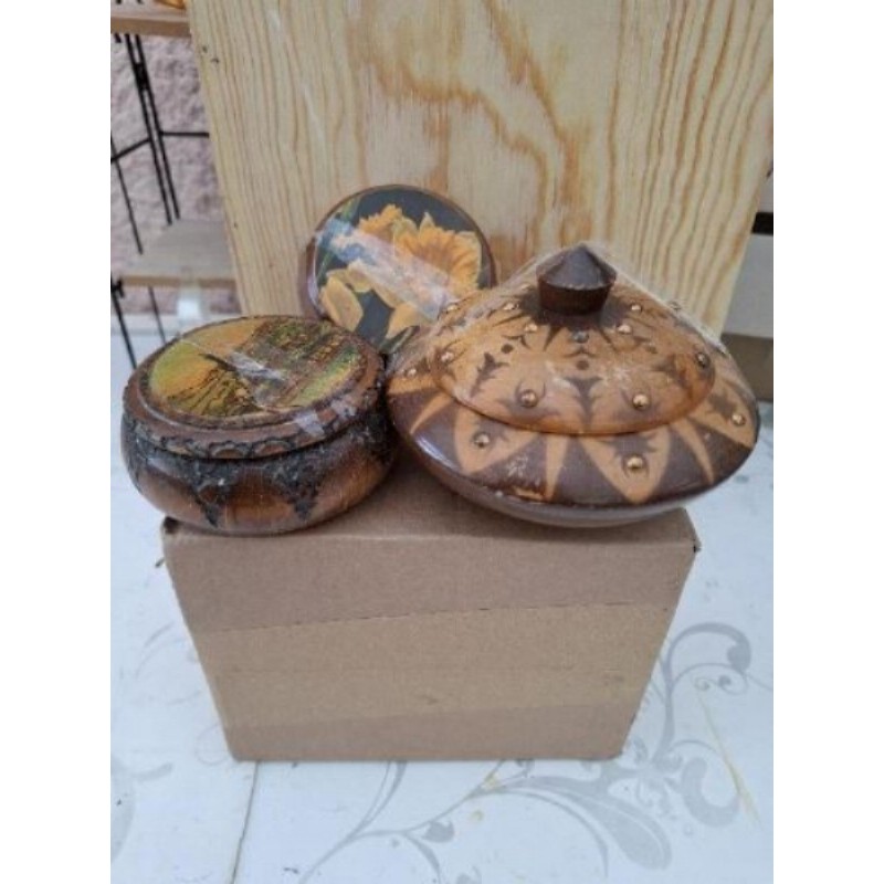 Petites boîtes en bois