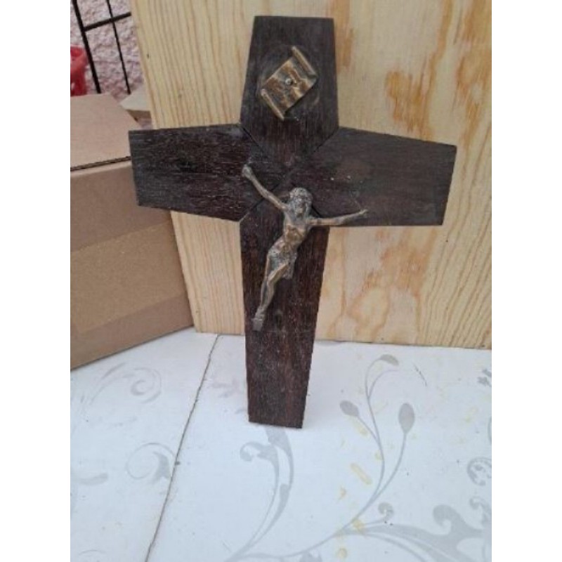Crucifix en bois 