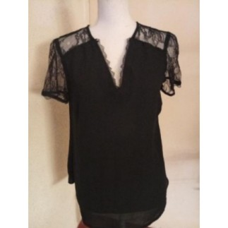 Petit haut noir  dentelle...
