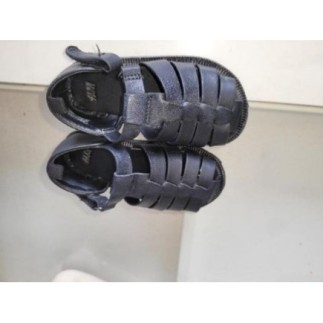 Sandale H&m bébé T22 noir...