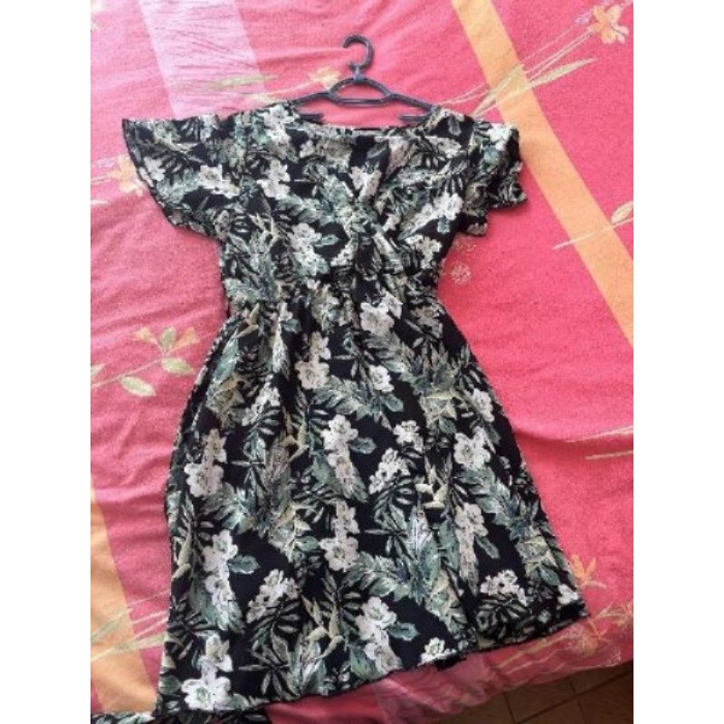 Robe noire et verte courte fleurie TU