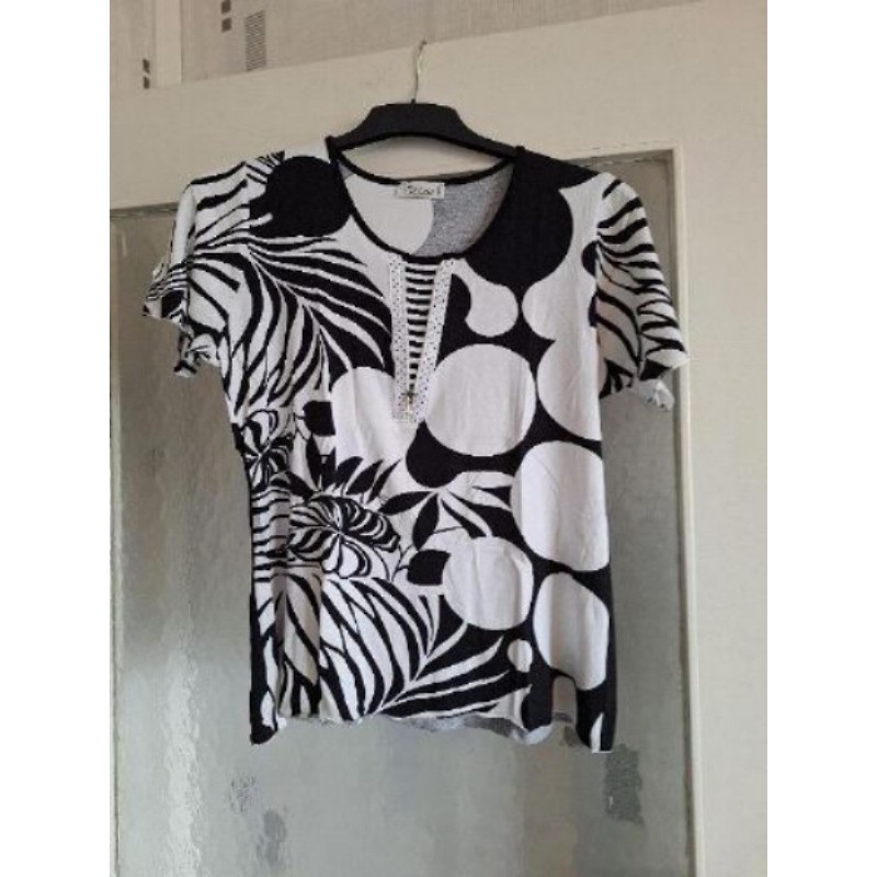 Tee shirt blanc a motif noir taille 48