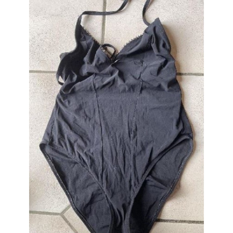Maillot de bain noir taille 40