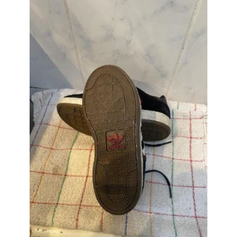 chaussure enfant Adidas pointure 33 peu porté