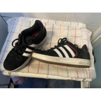 chaussure enfant Adidas pointure 33 peu porté