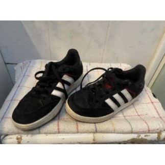 chaussure enfant Adidas pointure 33 peu porté