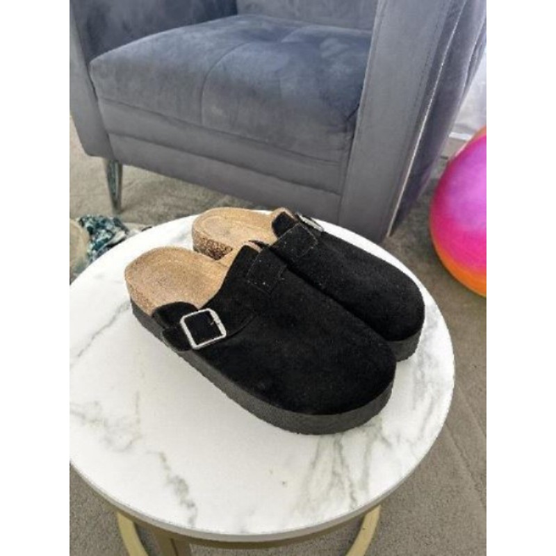 Sabots compensés en daim noir  P.40