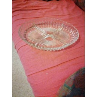 Plat en verre à compartiments