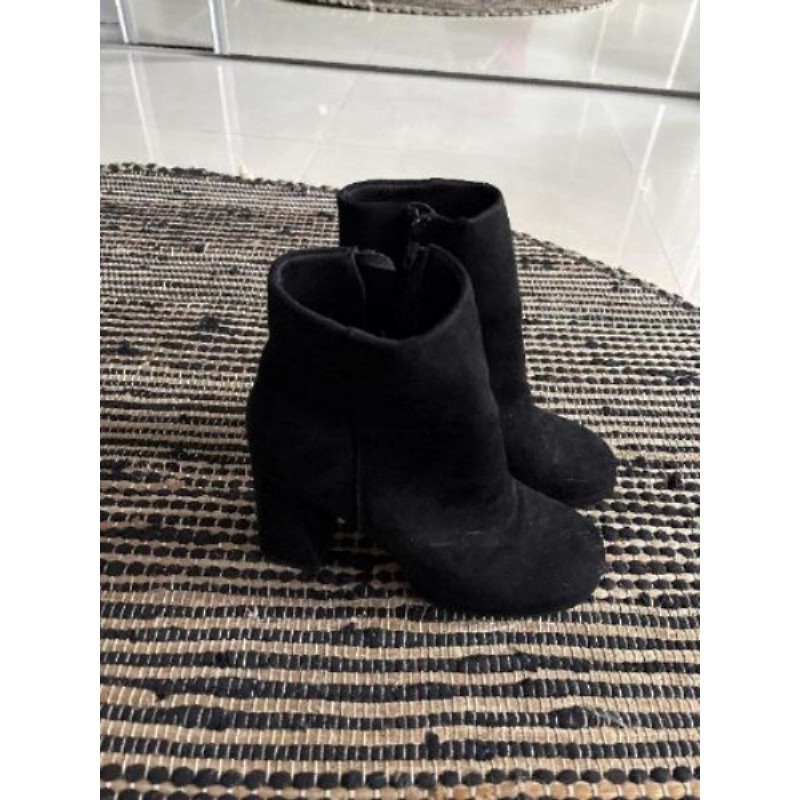 Bottines noires, T. 39.