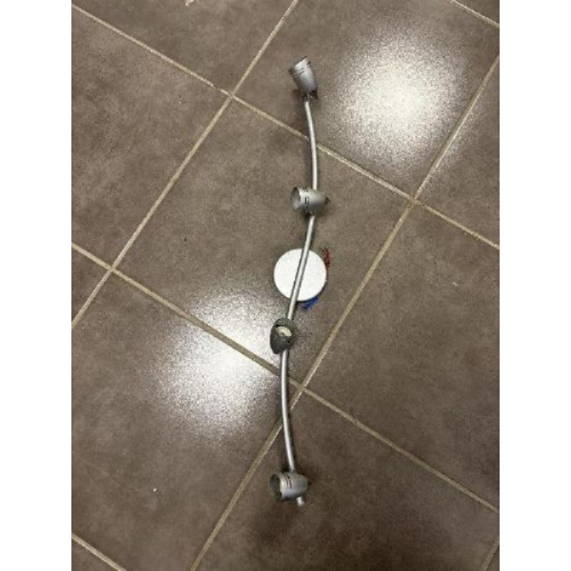 Luminaire argenté, quatre lampes