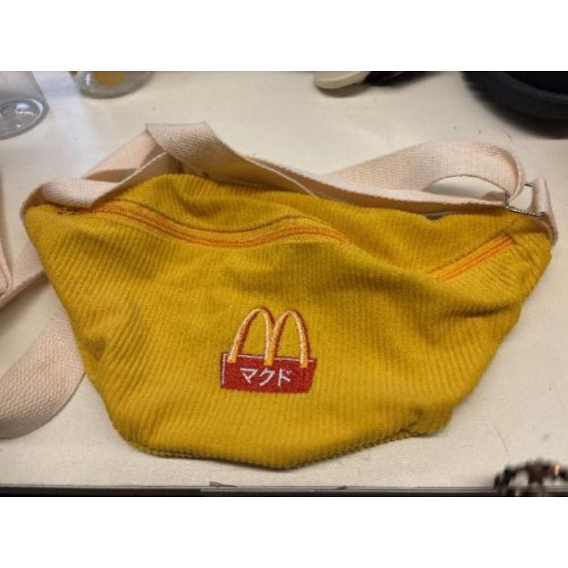 Banane Mc Donalds velours jaune -J