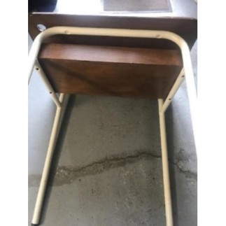 Bureau d’écolier ancien avec case de rangement en  bois armatures métalliques  