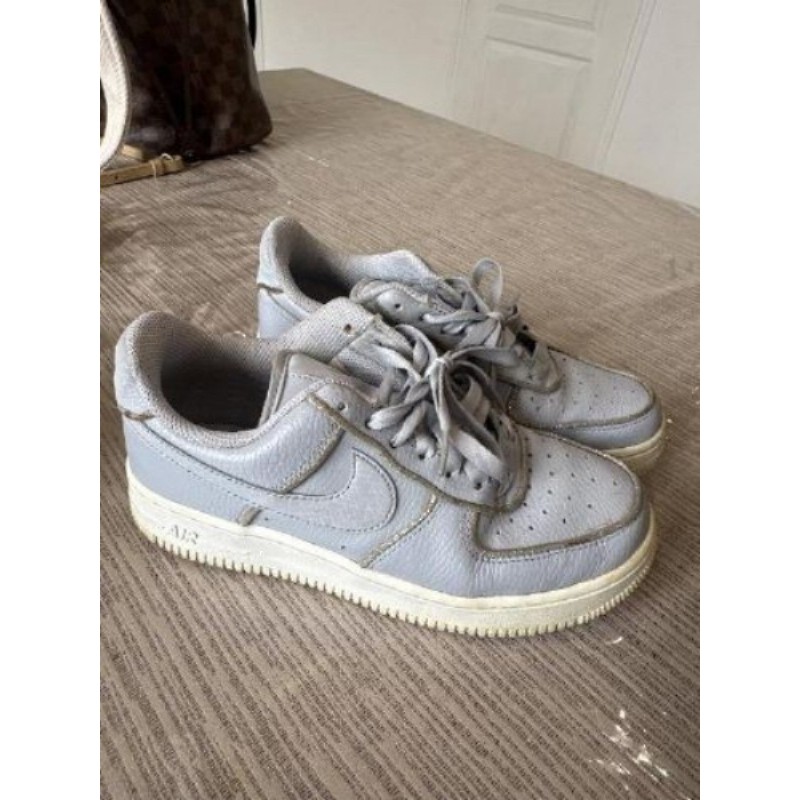 Baskets Nike, grise, taille 36,5
