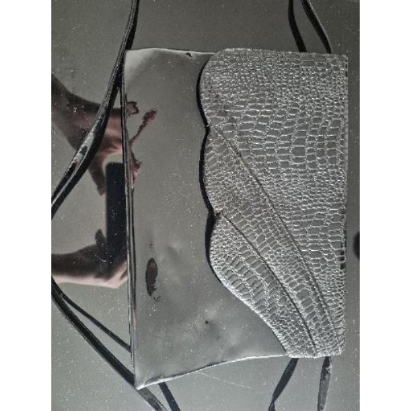 Pochette noir vernis