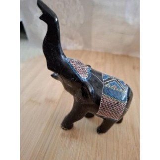 Éléphant noir peint a la main 