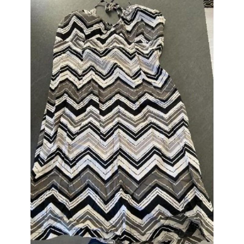 Robe dos nu noir et blanche  taille 38