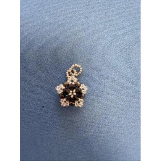 Pendentif flocon noir/blanc 