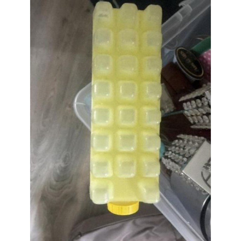 Grand bac, glaçons, plastique jaune