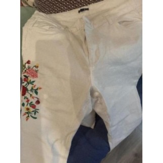 Jeans blanc avec fleurs...