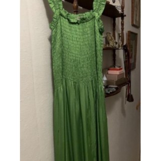 ROBE LONGUE SATINEE VERTE...
