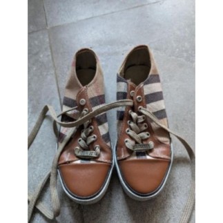 Chaussures Burberry marrons...