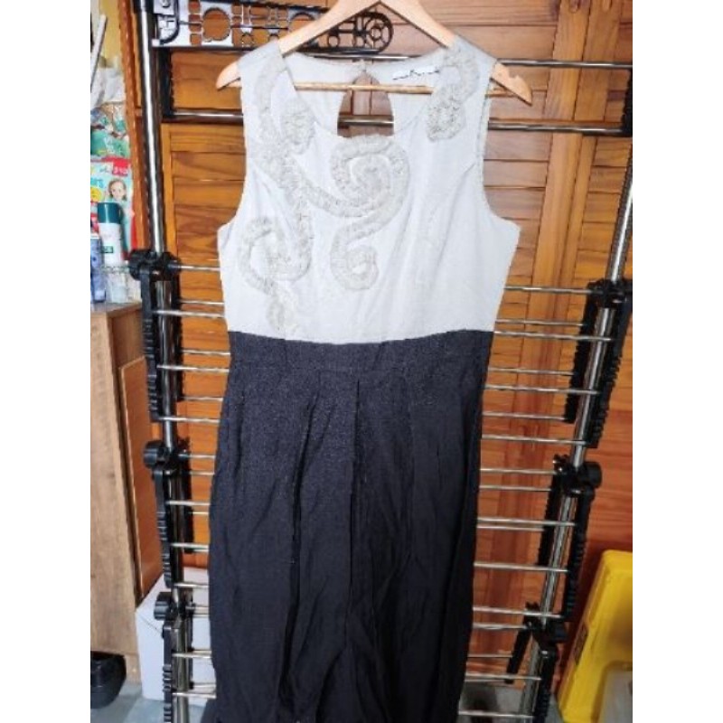 Robe 100% polyester noire taille 44 AKAC ECOU