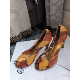 Chaussures en cuir à talons...
