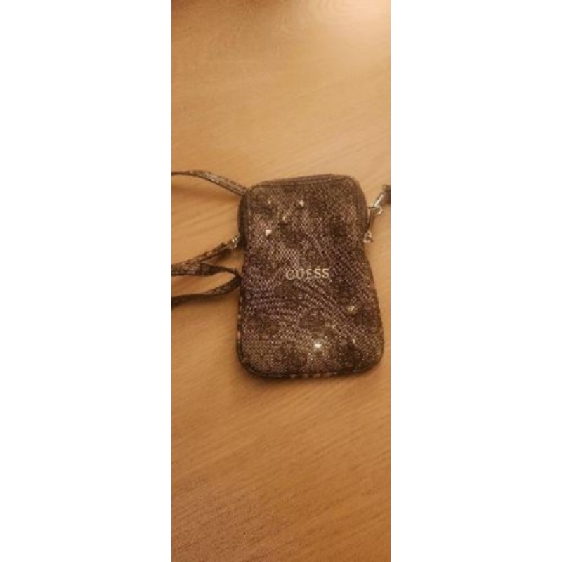 Pochette téléphone et CB Guess