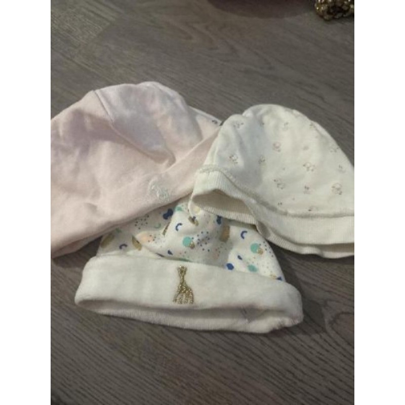 Lot de bonnet Ralph Lauren, Sophie la girafe et kiabi
