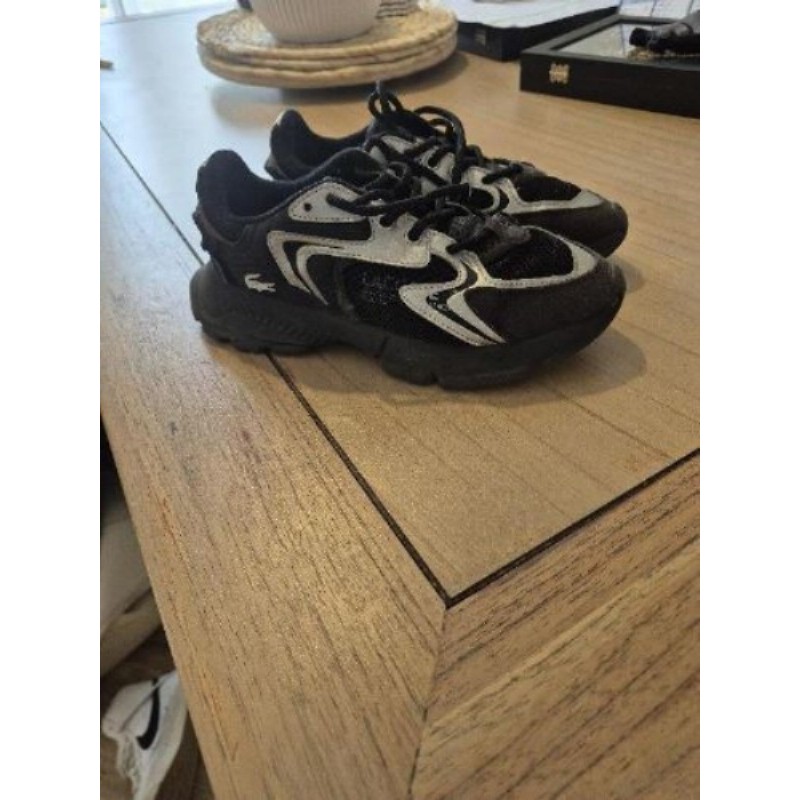 Baskets Lacoste garçon noir et argenté taille 35