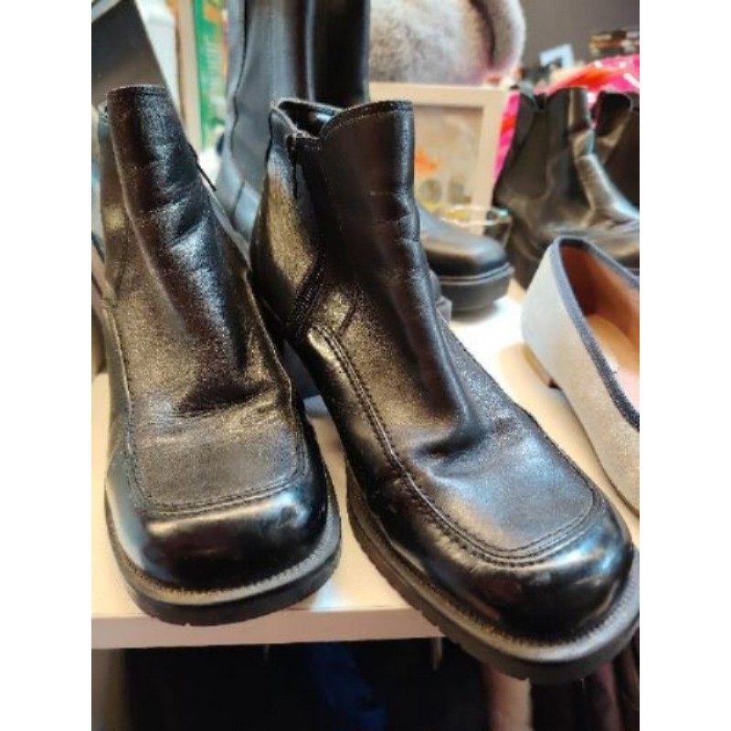 Bottines bout et talon carrés noires cuir 40