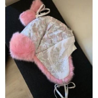 Chapka rose avec pompons