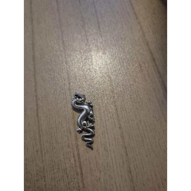 Pendentif dragon en argent