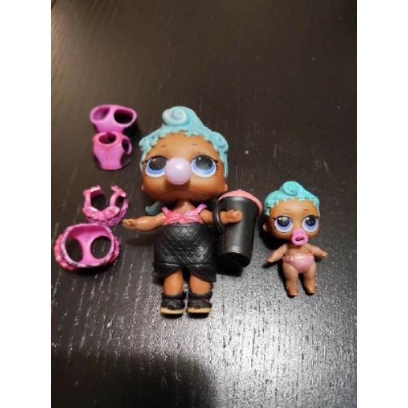 Poupée LOL Glitter Pearl et sa Lil Sister (2 tenues en plus) 