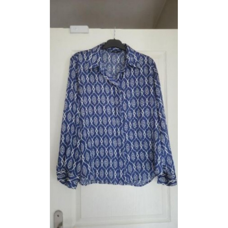Chemise ZARA satinée bleu et blanche, taille M. Manches Longues. Très bon état.