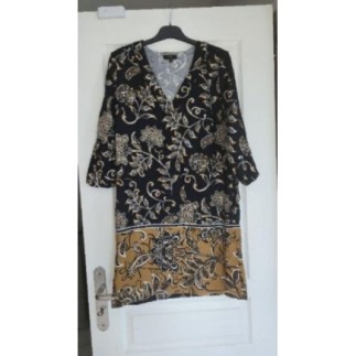 Robe courte123 taille 38....