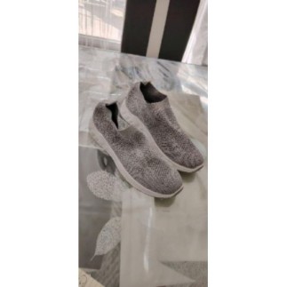 Basket grise brillante...