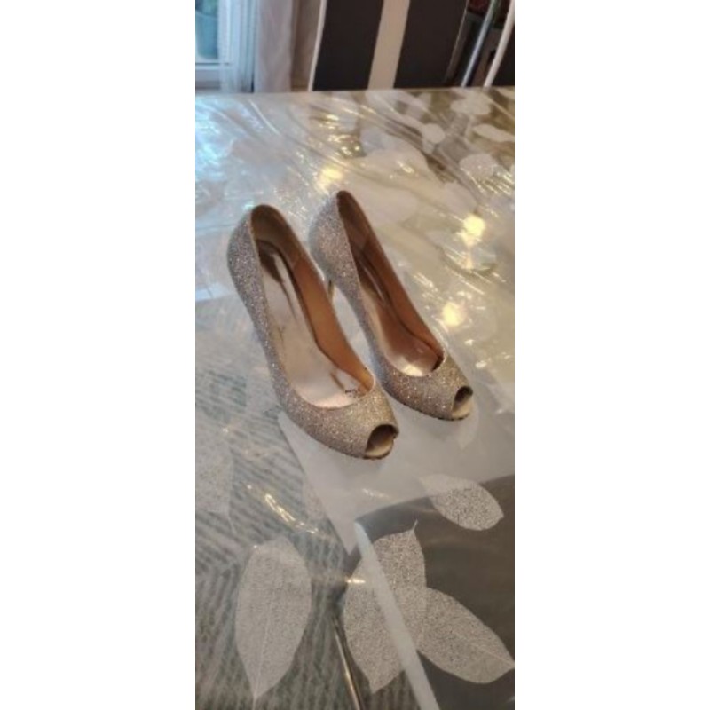 Chaussure argenté brillante T37. D